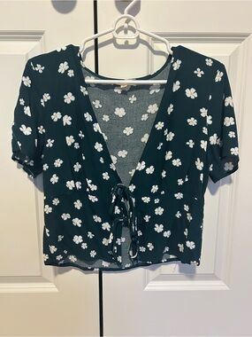 La Hearts Dark Green Floral Tie-Front Crop Top